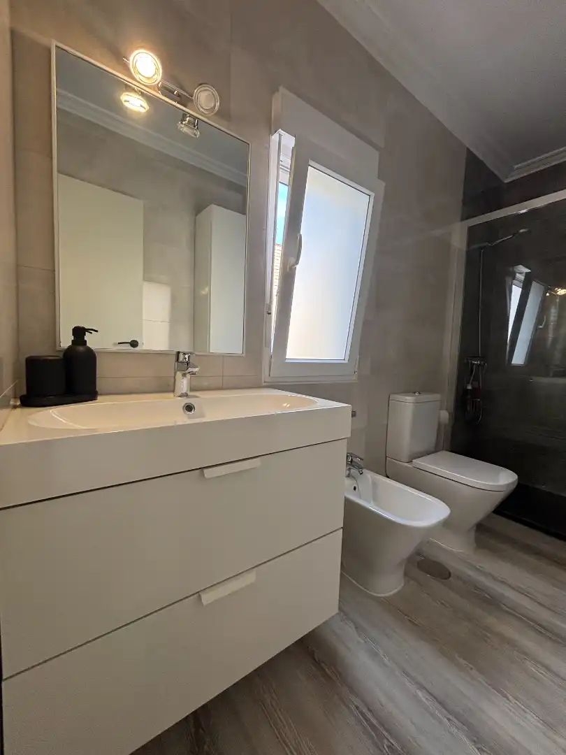Baño de Casa adosada en venta en Mairena del Aljarafe con Jardín privado, Parquet y Terraza