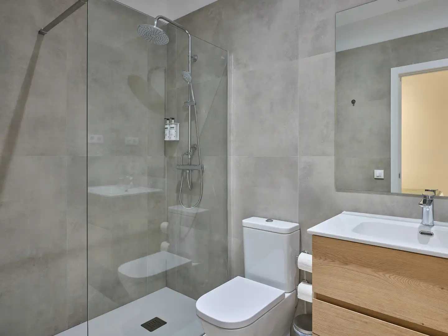 Baño de Apartamento de alquiler en Madrid con Aire acondicionado, Amueblado y Lavadora