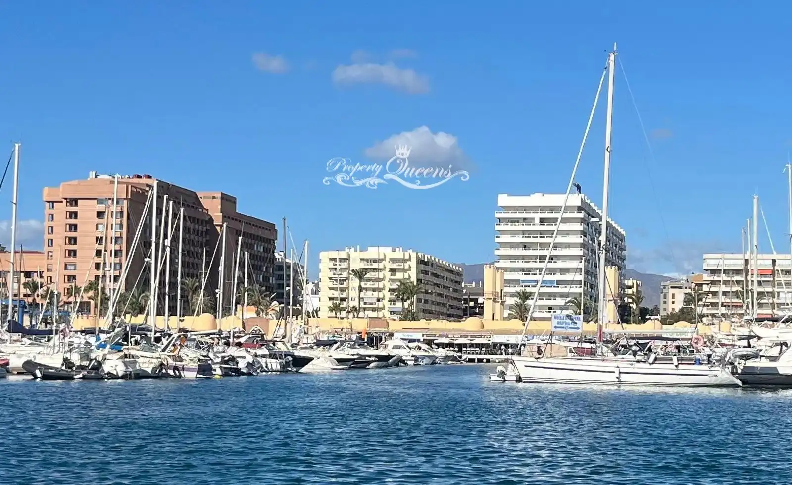 Vista exterior de Àtic en venda en Fuengirola amb Aire condicionat, Terrassa i Moblat