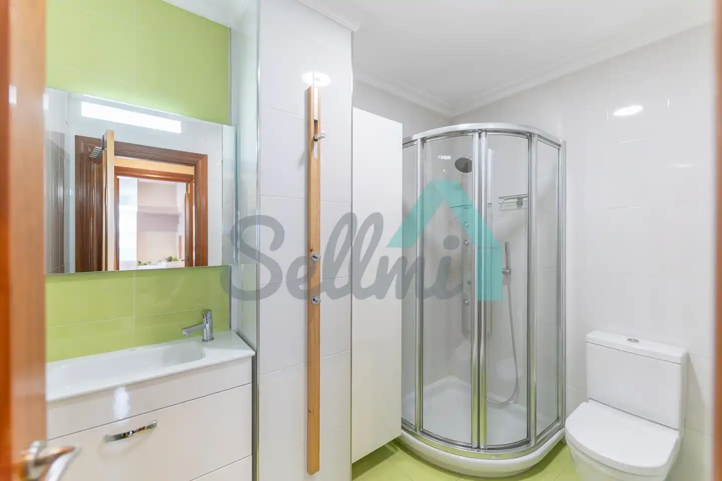 Bathroom of Flat for rent in Oviedo   with Heating, Parquet flooring and Furnished