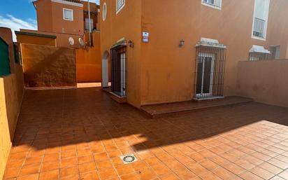 Vista exterior de Casa adosada en venda en Medina-Sidonia amb Aire condicionat, Calefacció i Terrassa