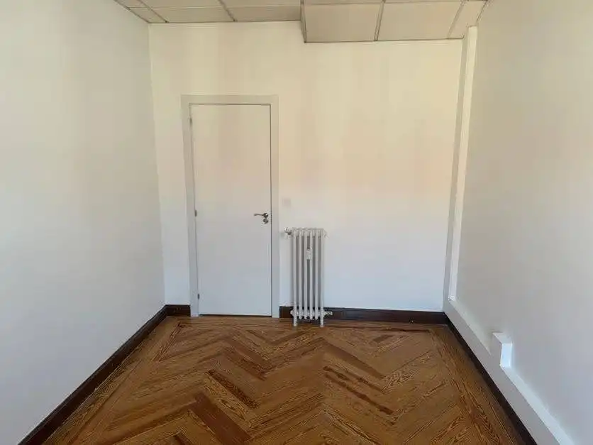 Habitación de Oficina de alquiler en Madrid con Calefacción y Internet