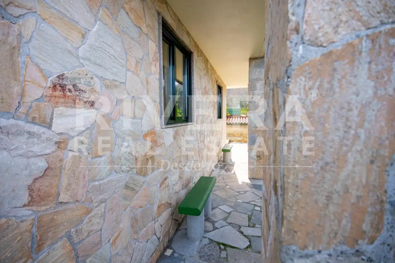 Vista exterior de Casa o xalet en venda en Redondela amb Calefacció, Jardí privat i Terrassa