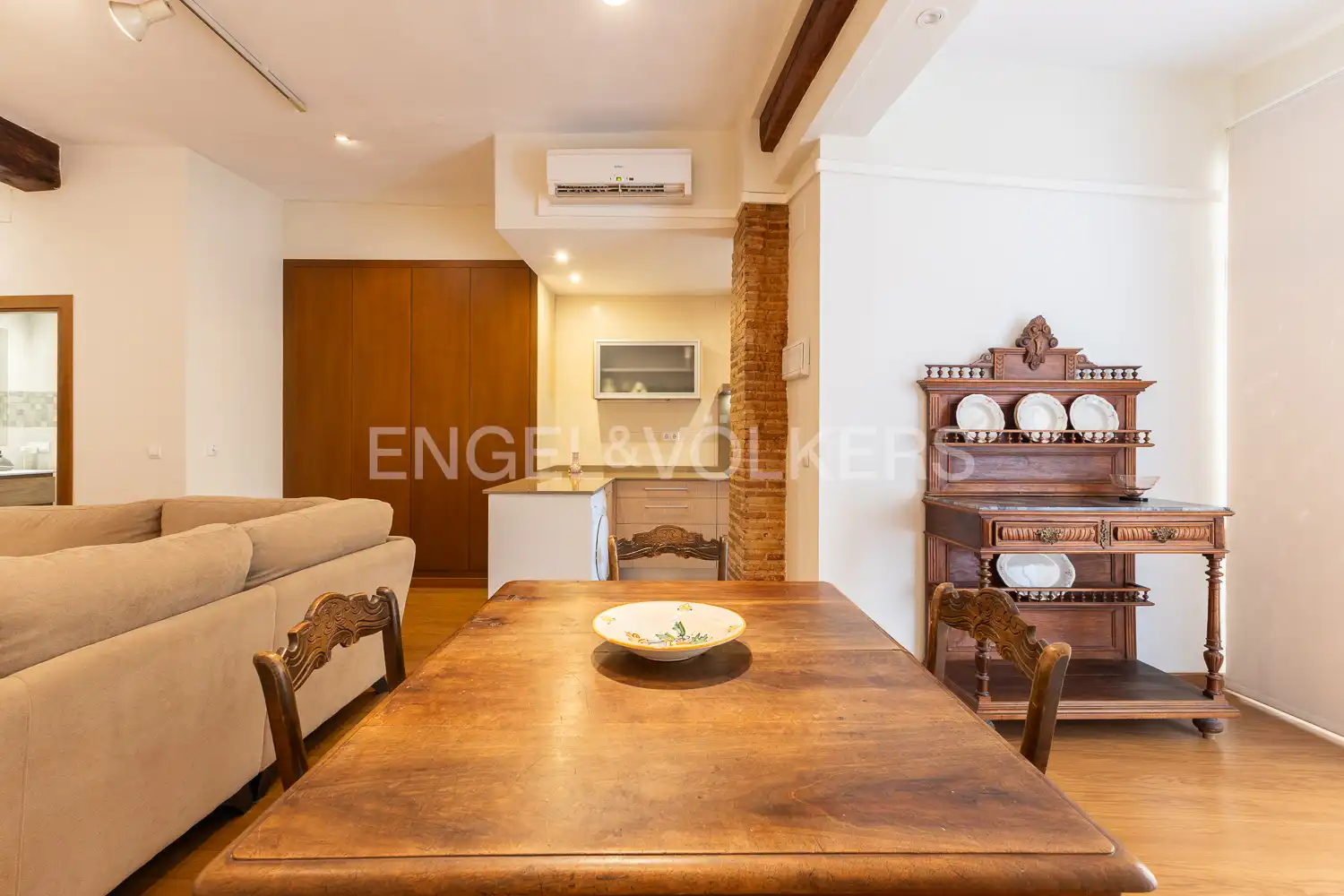 Living room of Flat for rent in Valencia  with Air Conditioner, Heating and Furnished