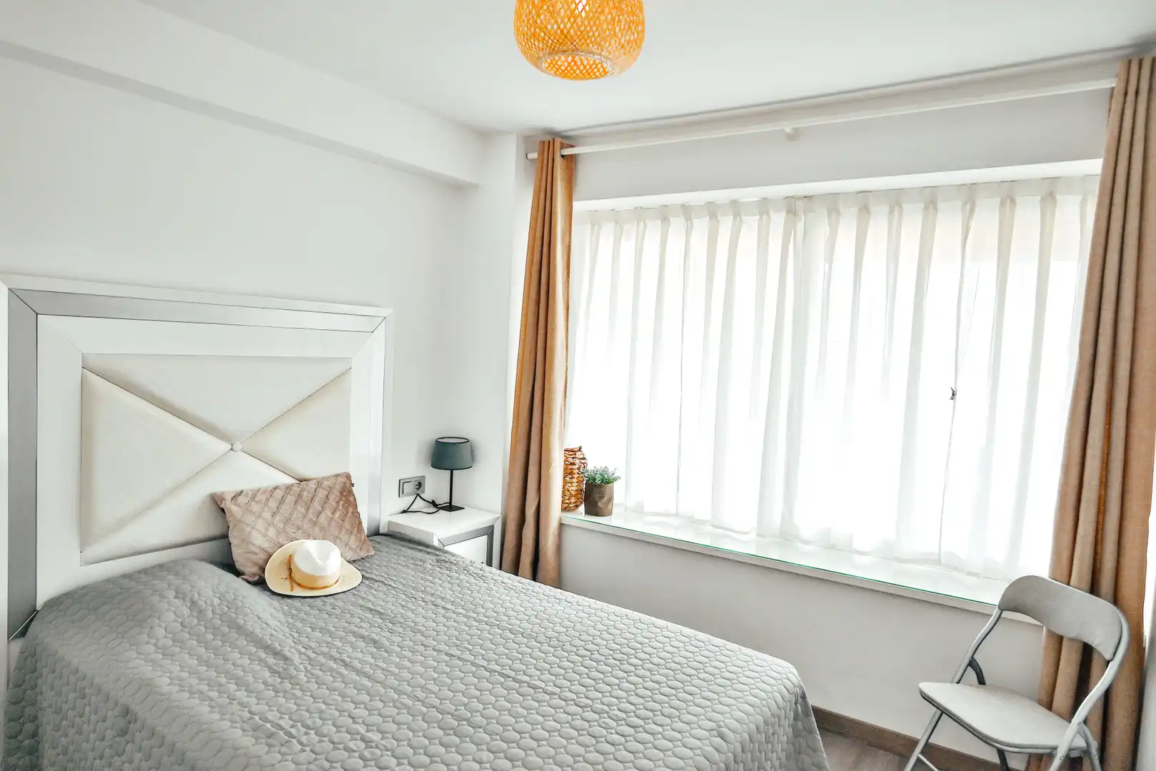 Habitación de Apartamento en venta en Torremolinos con Aire acondicionado, Amueblado y Alarma
