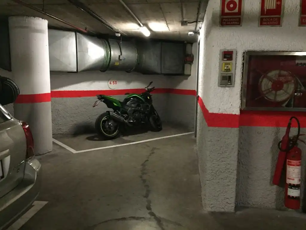 Motorbike for sale in C/Aragó 300, imagen 3