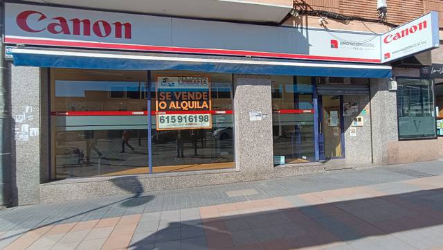 Local comercial en Venta en Avenida de los Cipreses en Garrido Norte