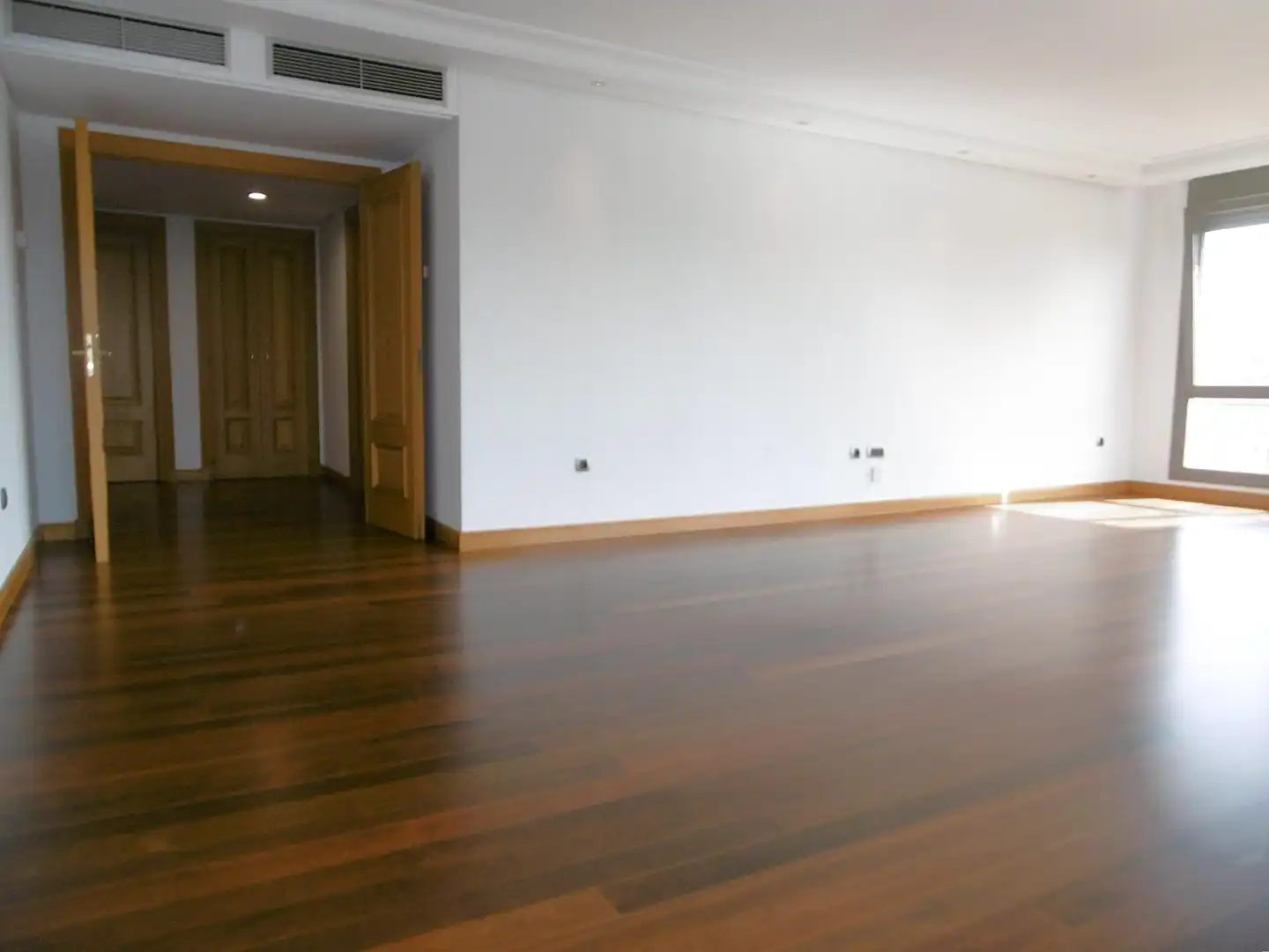 Piso de alquiler en Valladolid con Calefacción, Trastero y Piscina comunitaria