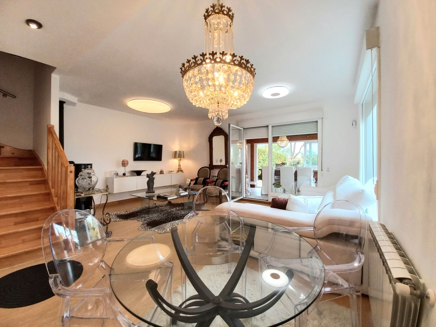 Sala d'estar de Casa adosada en venda en Revillarruz amb Calefacció i Jardí privat