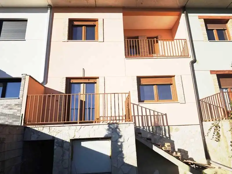 Vista exterior de Casa adosada en venta en Ariza con Jardín privado, Terraza y Balcón