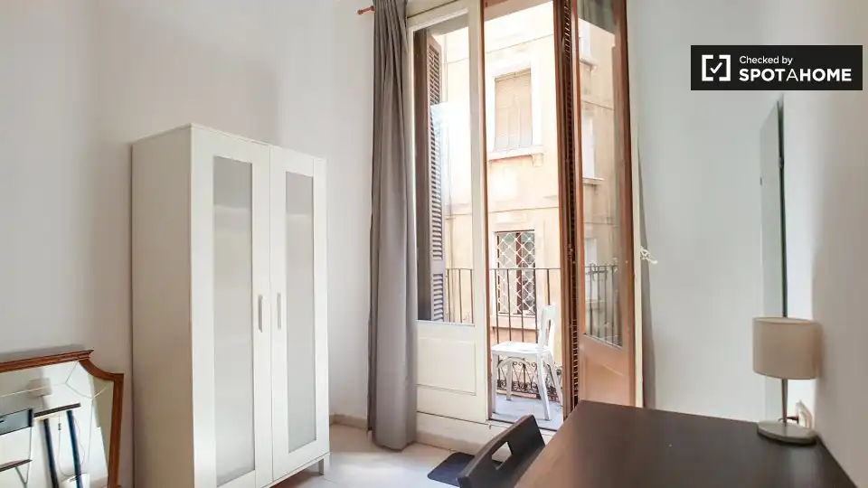 Dormitori de Pis de lloguer en Barcelona amb Aire condicionat, Calefacció i Moblat