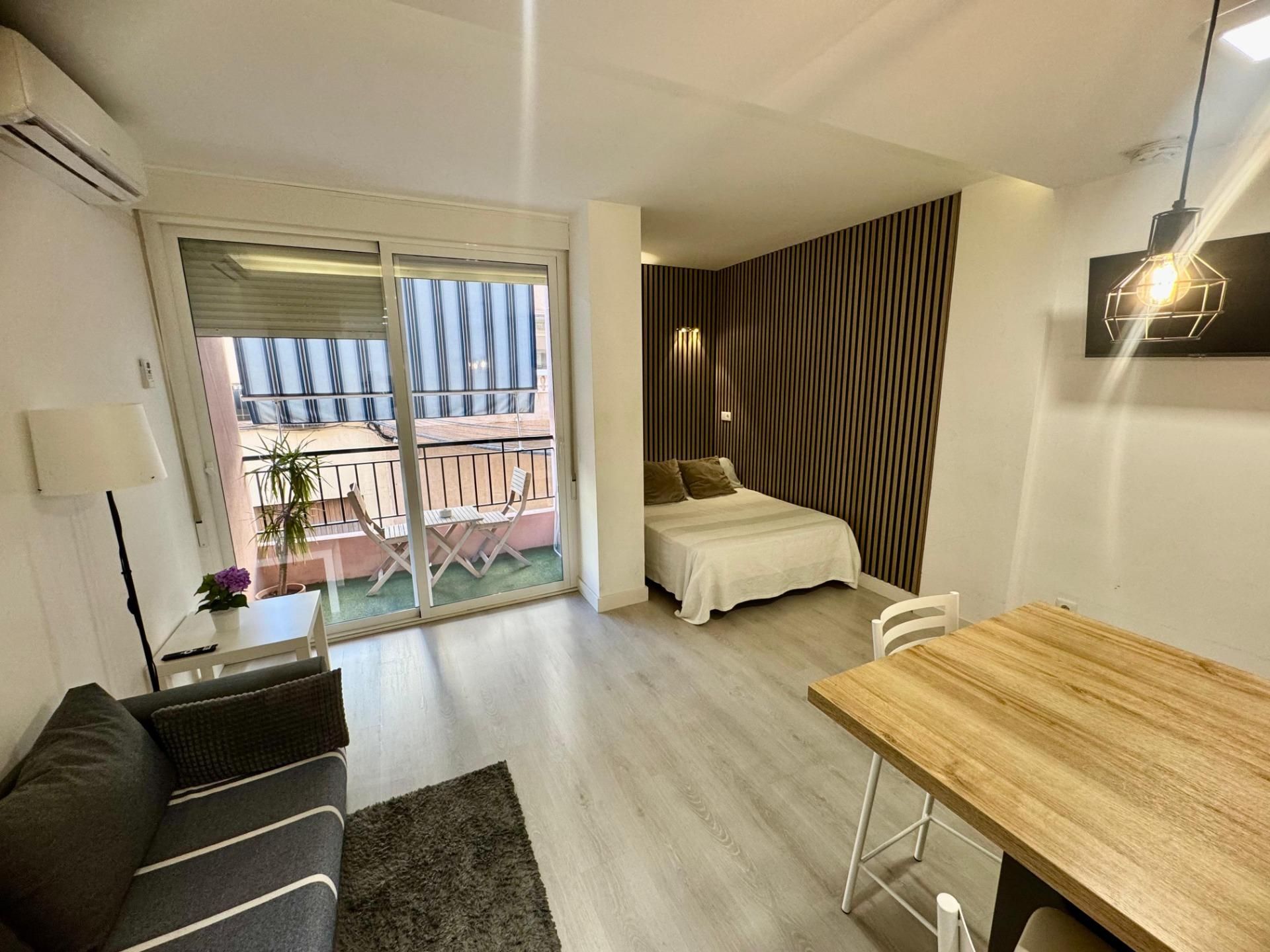 Dormitori de Estudi en venda en Torrevieja amb Aire condicionat, Terrassa i Moblat