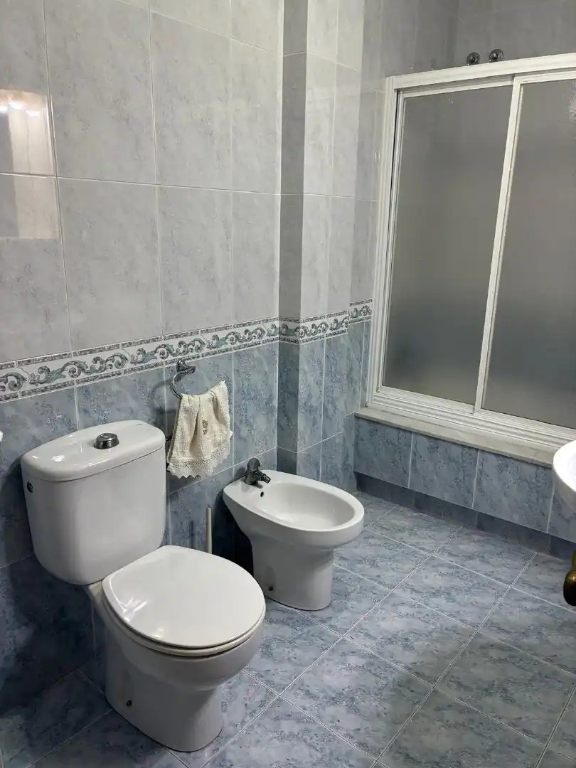 Badezimmer von Dachboden zum Verkauf in Barreiros mit Heizung, Abstellraum und Möbliert