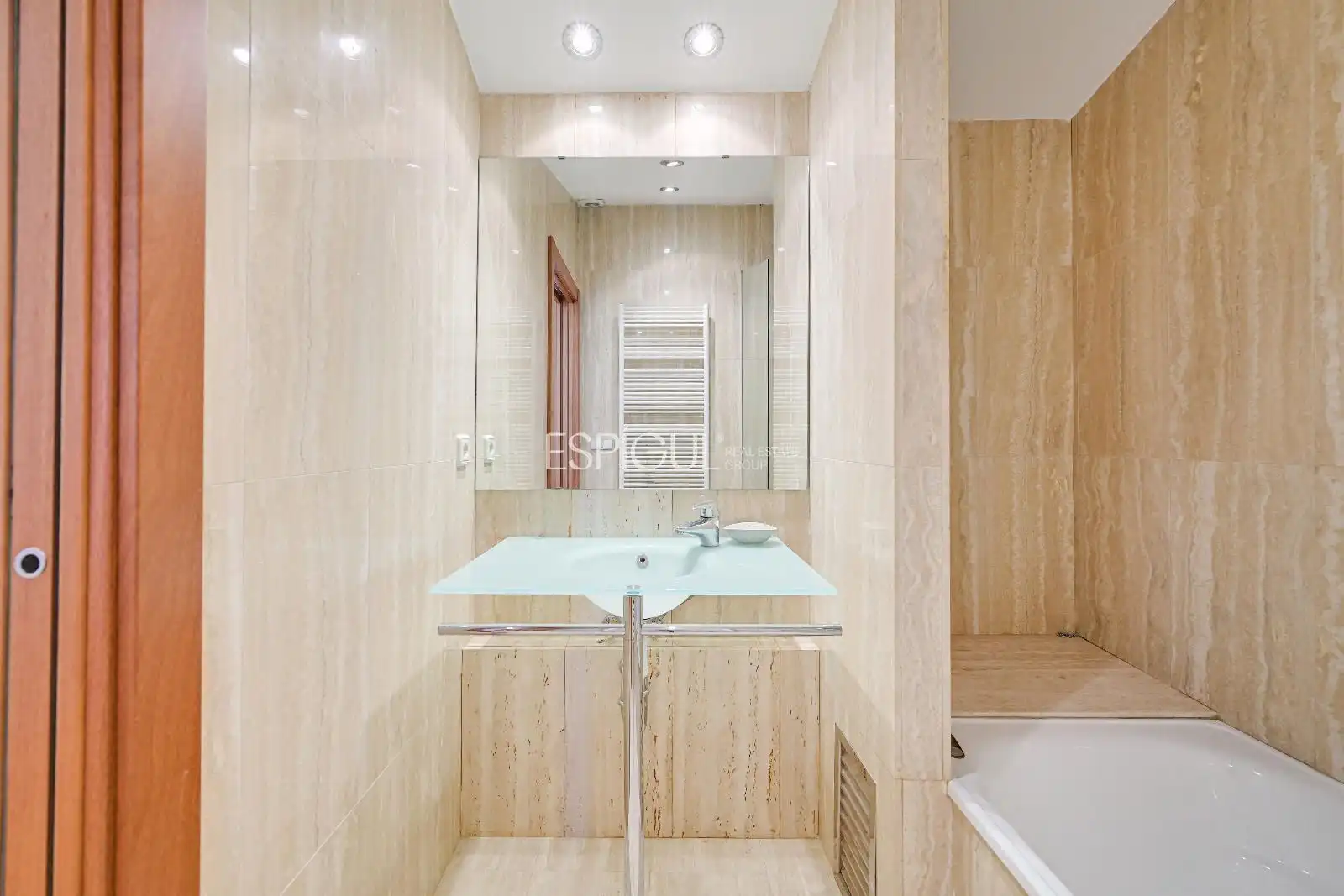 Bathroom of Attic for sale in Girona  with Air Conditioner, Heating and Terrace