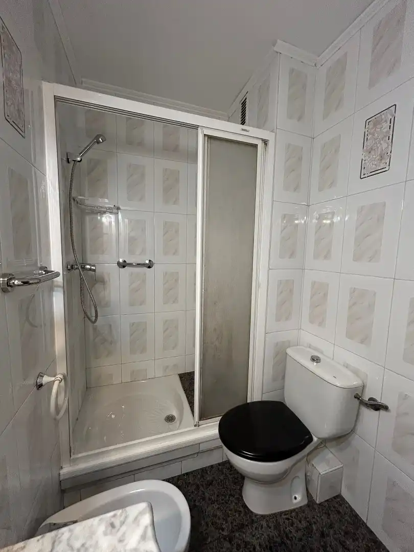 Bany de Pis en venda en Cerdanyola del Vallès amb Forn, Microones i Balcó