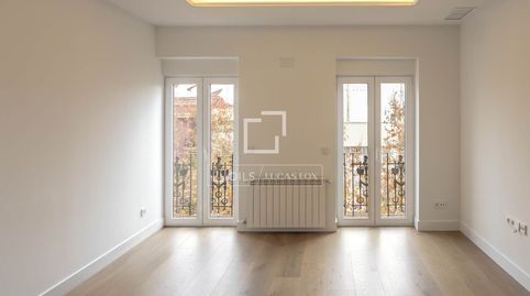 Foto 2 de Ático en venta en Pacífico, Madrid Capital