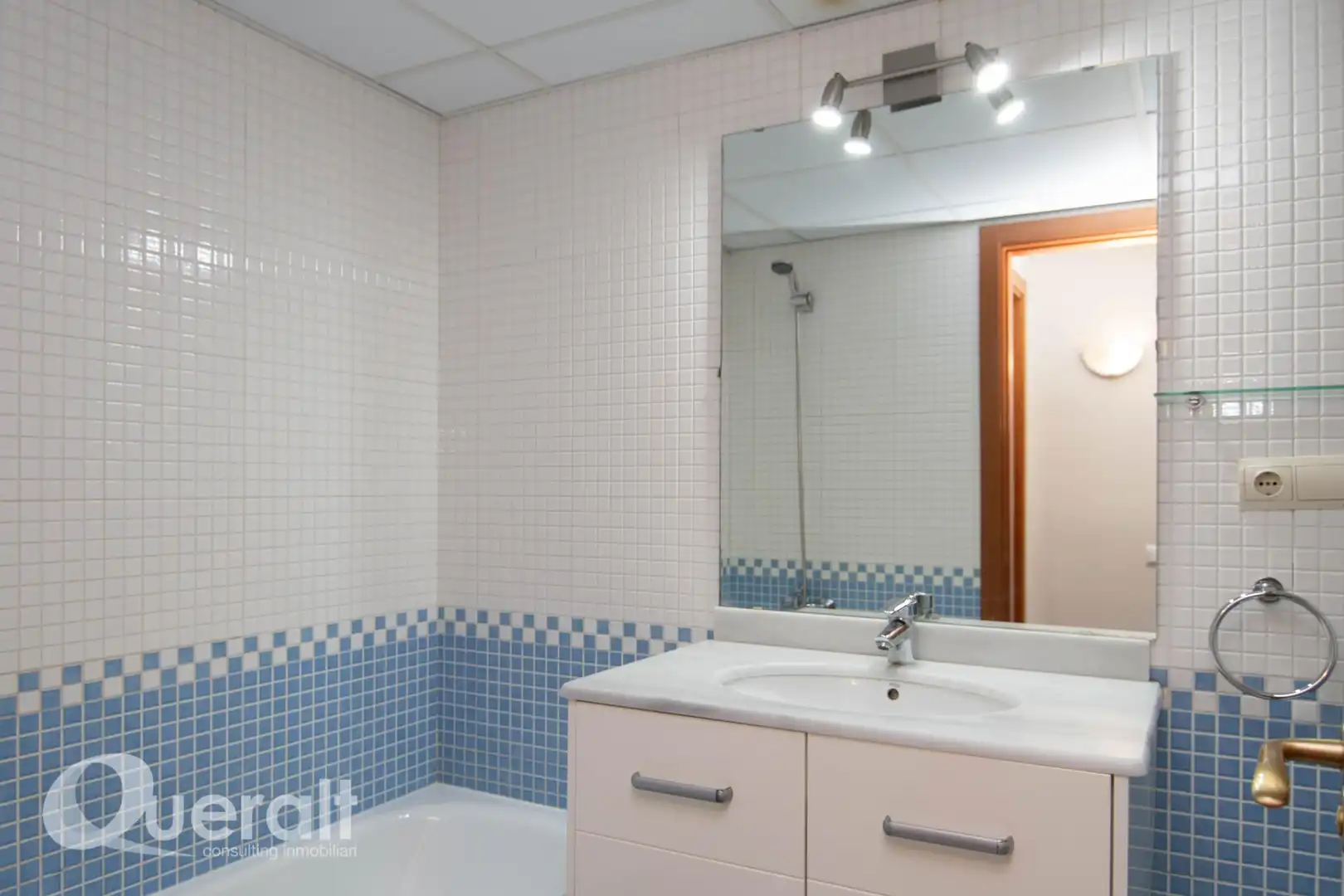 Badezimmer von Wohnung zum Verkauf in Lleida mit Heizung