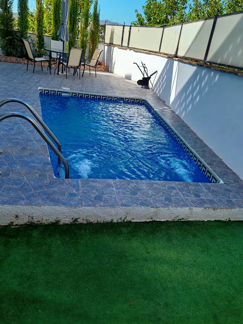Piscina de Casa adosada en venda en El Pinar amb Terrassa, Moblat i Forn