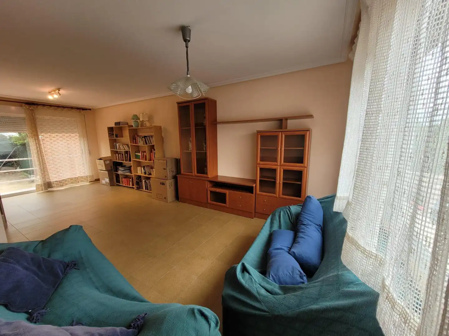 Sala d'estar de Casa adosada en venda en Carrascal de Barregas amb Calefacció, Jardí privat i Parquet