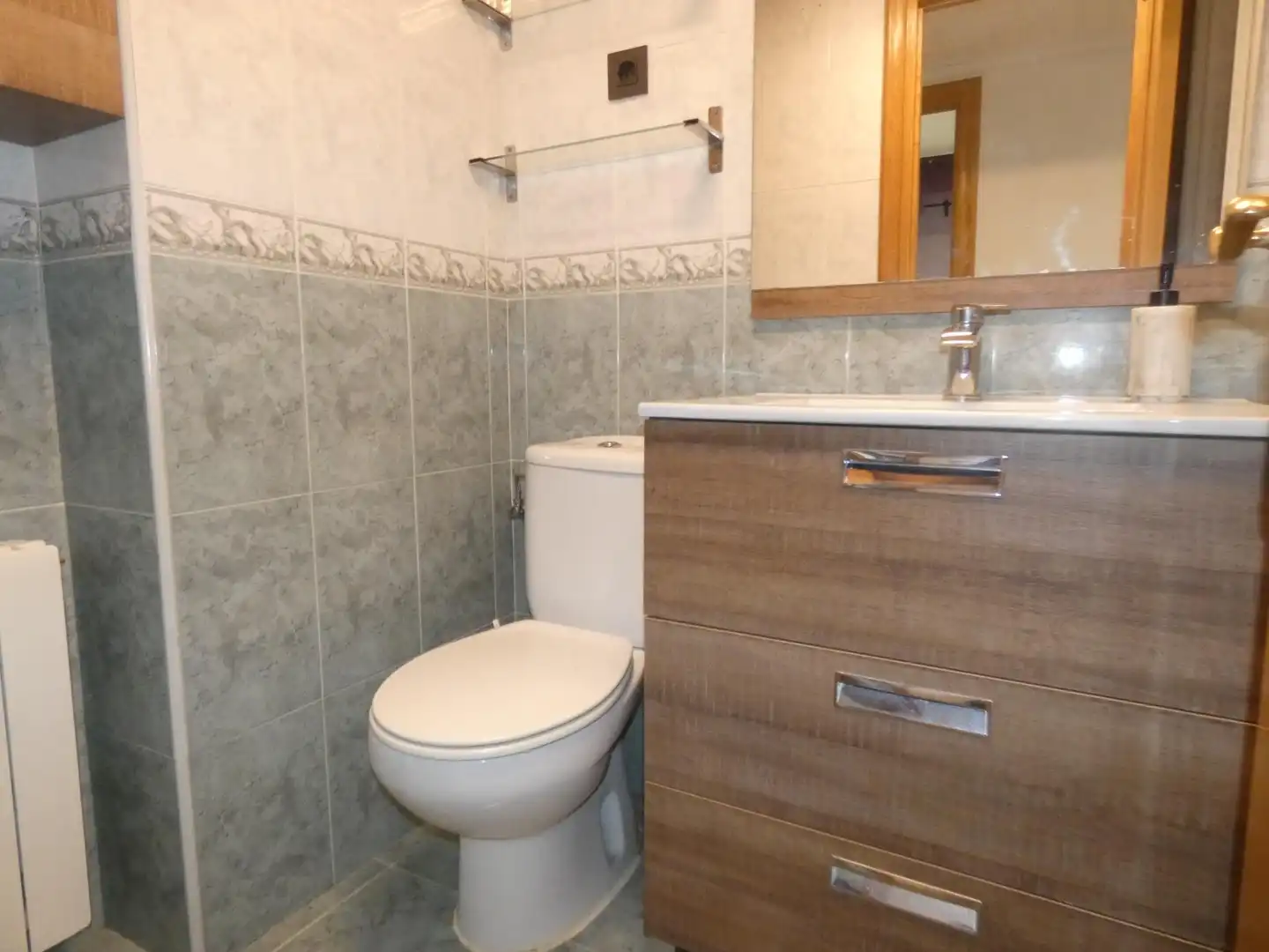 Bathroom of Flat for rent in Zaragoza  with Air Conditioner, Heating and Furnished