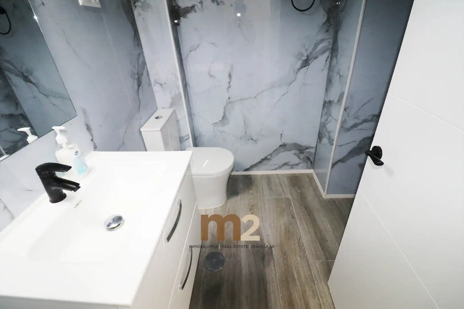 Baño de Apartamento en venta en Guardamar del Segura con Aire acondicionado, Amueblado y Horno