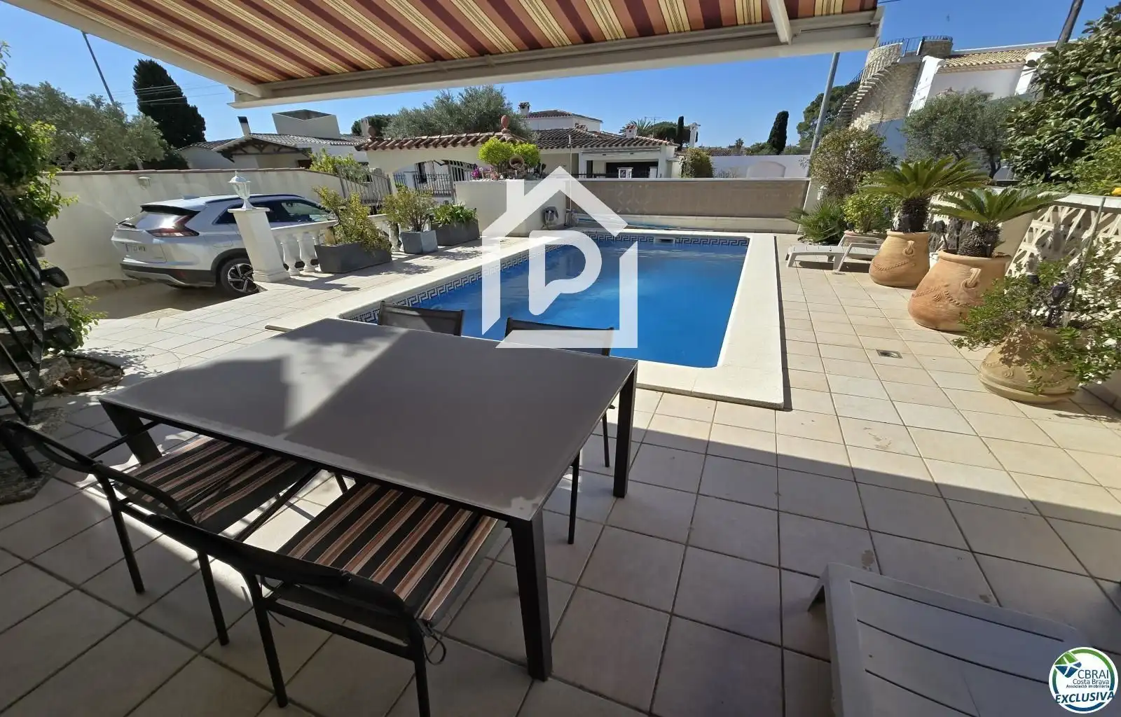 Chalet con piscina en venta en Pení