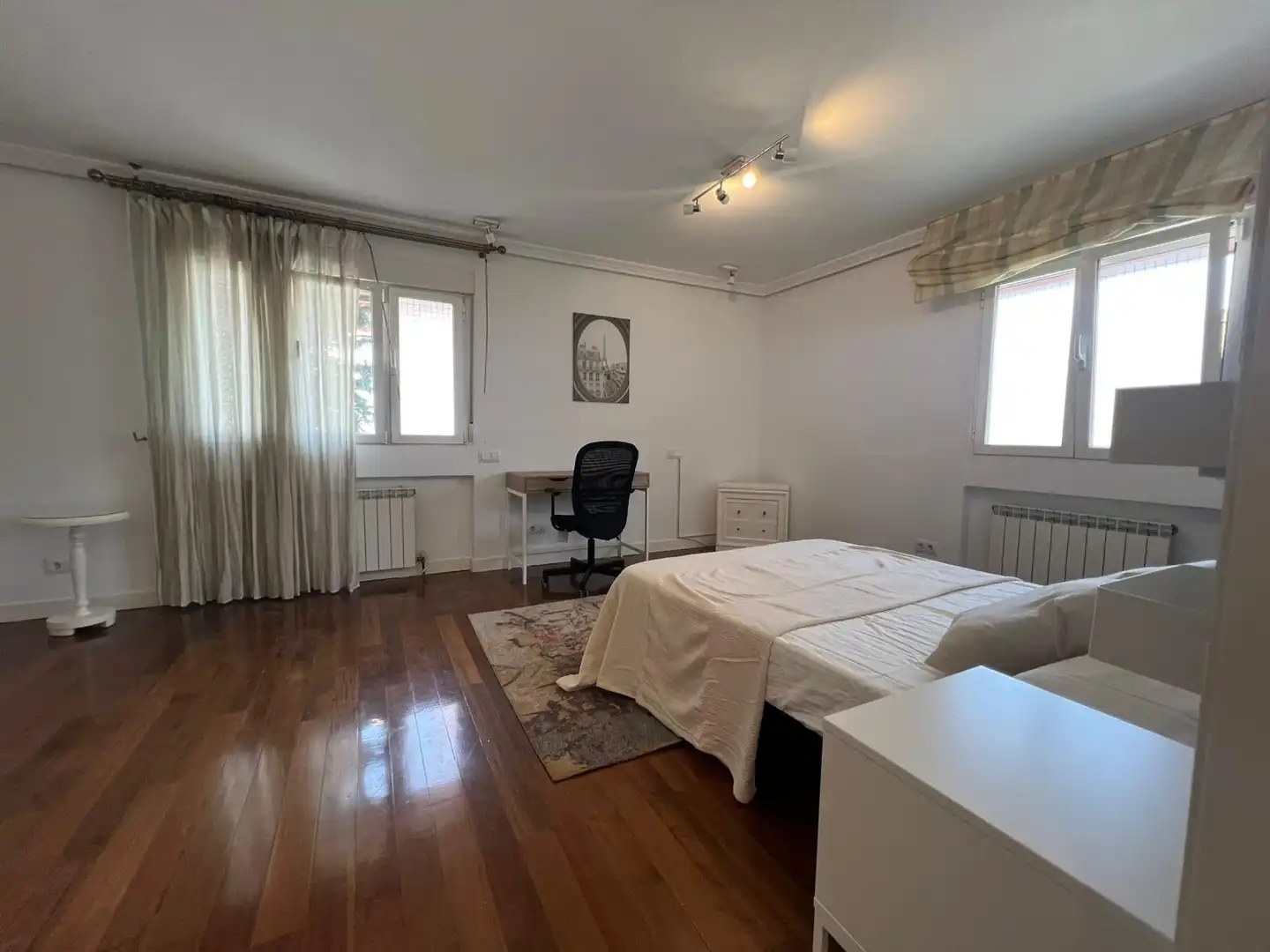 Habitación de Casa o chalet para compartir en  Madrid Capital con Calefacción, Terraza y Piscina