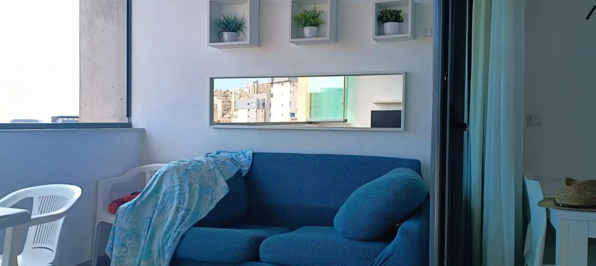 Wohnzimmer von Wohnungen zur Miete in Benidorm mit Schwimmbad und Balkon