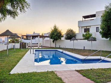 Detached house with balcony for sale in Avenida Amatista