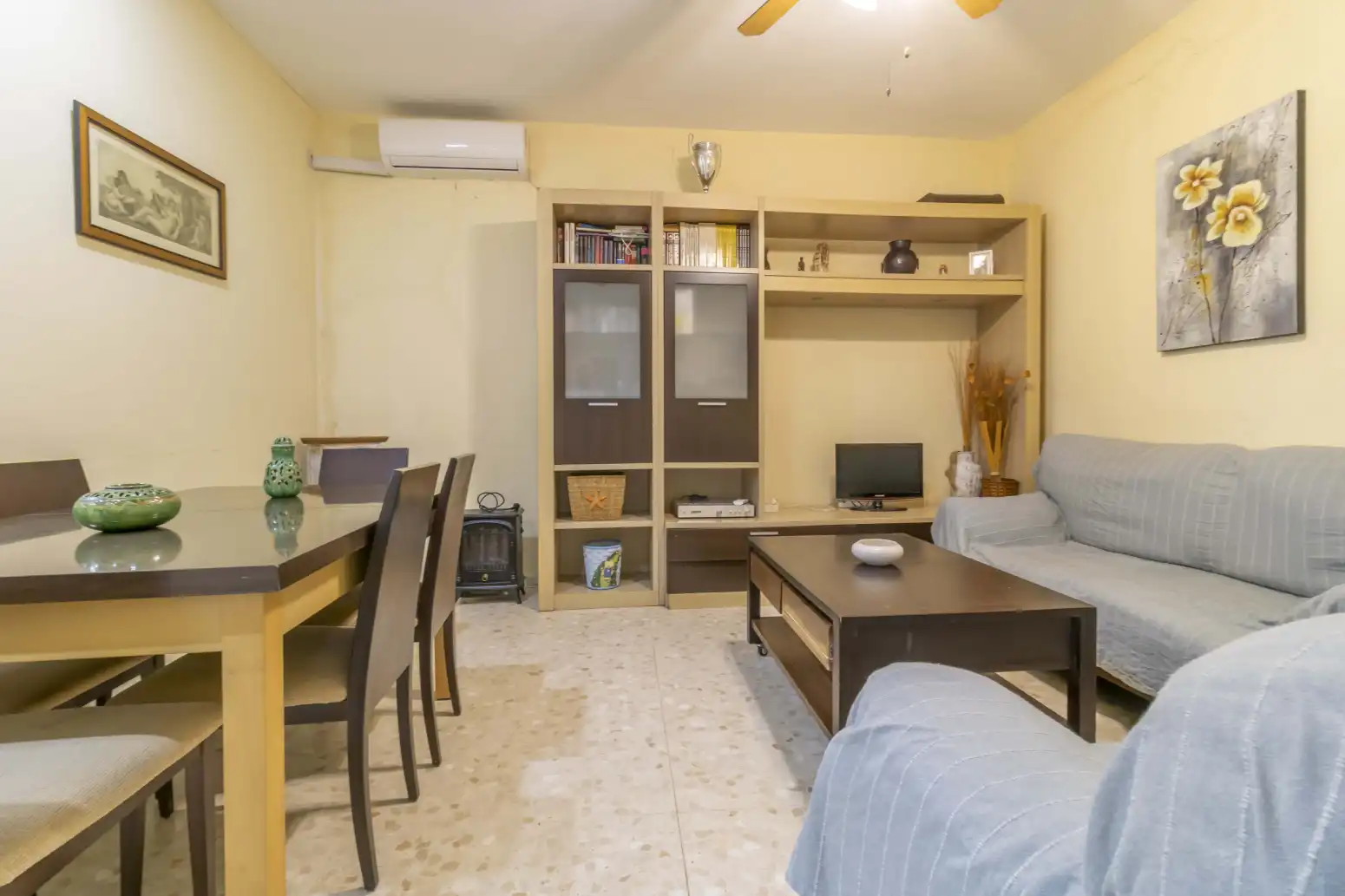 Living room of Houses for sale in Carmona  with Air Conditioner, Private garden and Swimming Pool