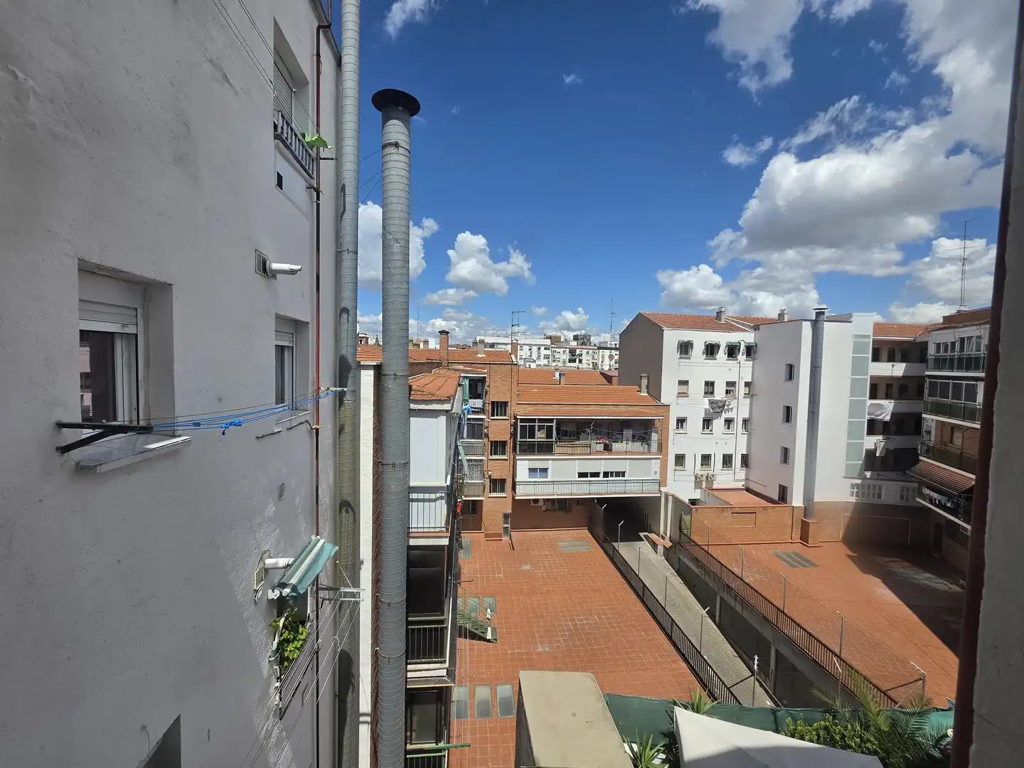 Vista exterior de Piso en venta en Madrid con Calefacción y Terraza