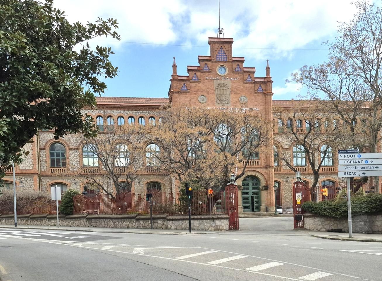Außenansicht von Büro zum Verkauf in Terrassa mit Klimaanlage