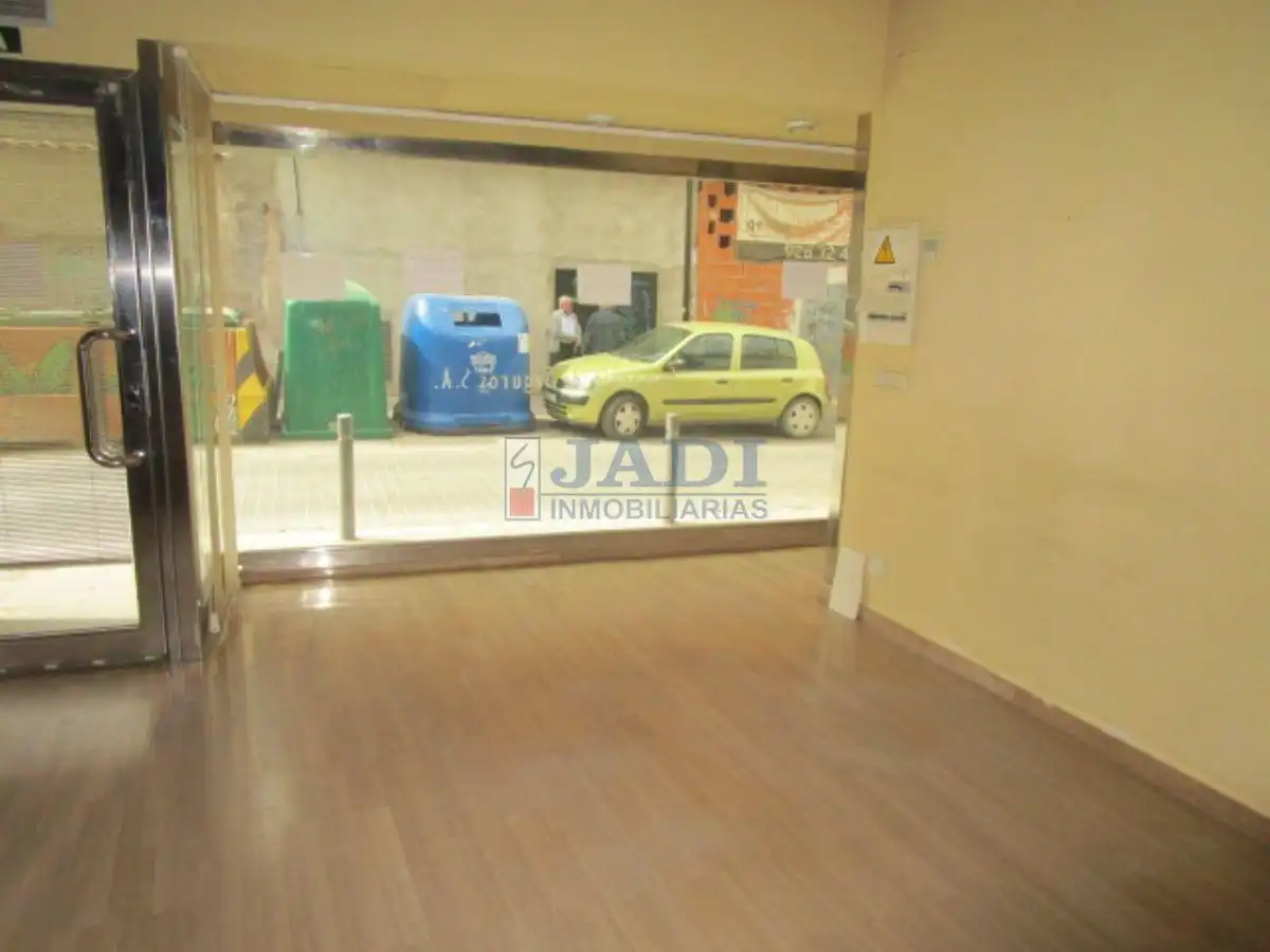 Local de alquiler en Valdepeñas con Aire acondicionado y Amueblado