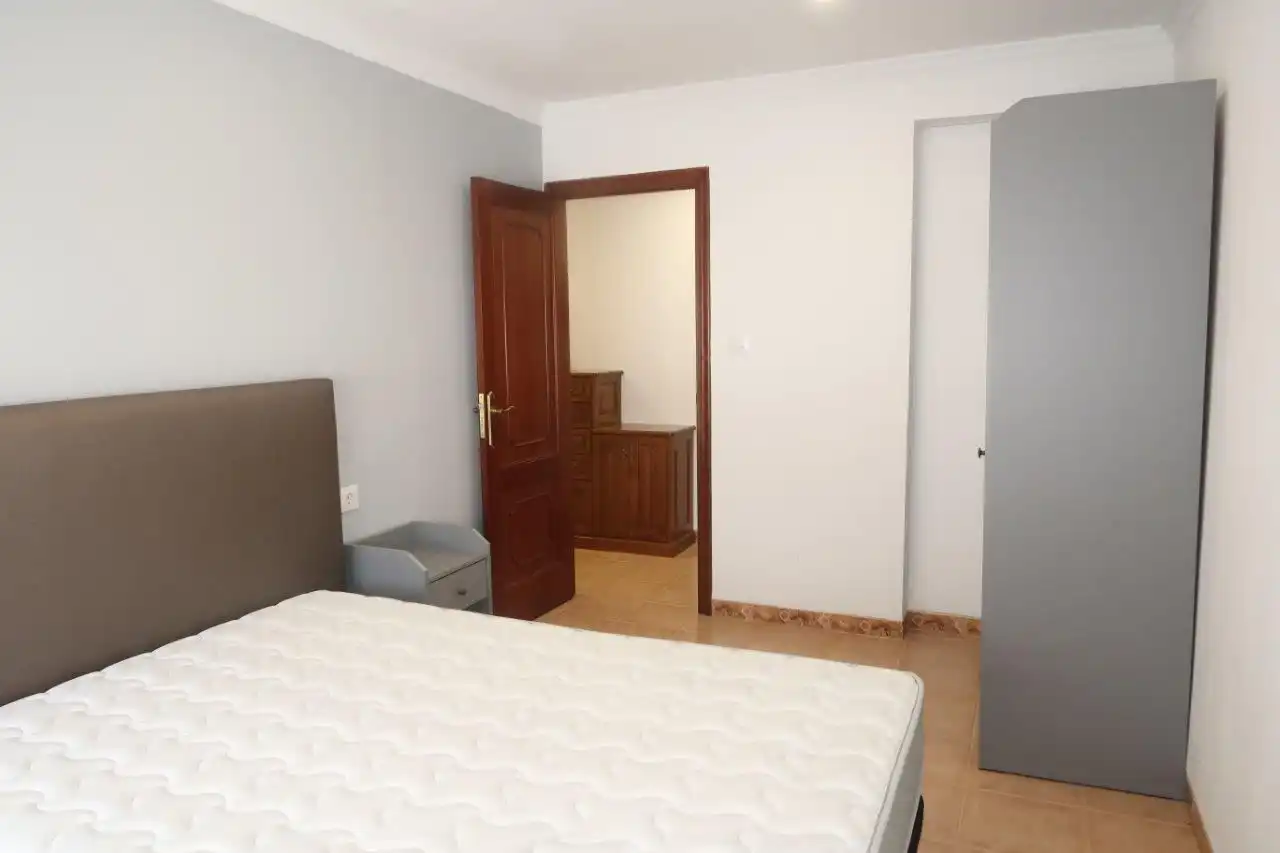 Schlafzimmer von Wohnung zur Miete in A Coruña Capital  mit Heizung und Möbliert