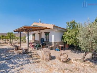 Casa rústica en venta en De Rocio Durcal 13