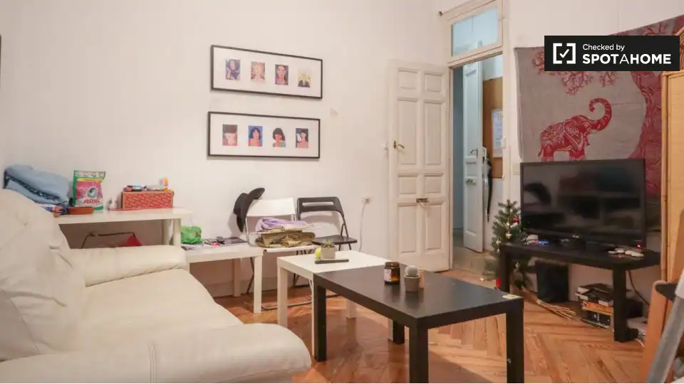 Sala d'estar de Pis per a compartir en Madrid amb Aire condicionat, Calefacció i Moblat