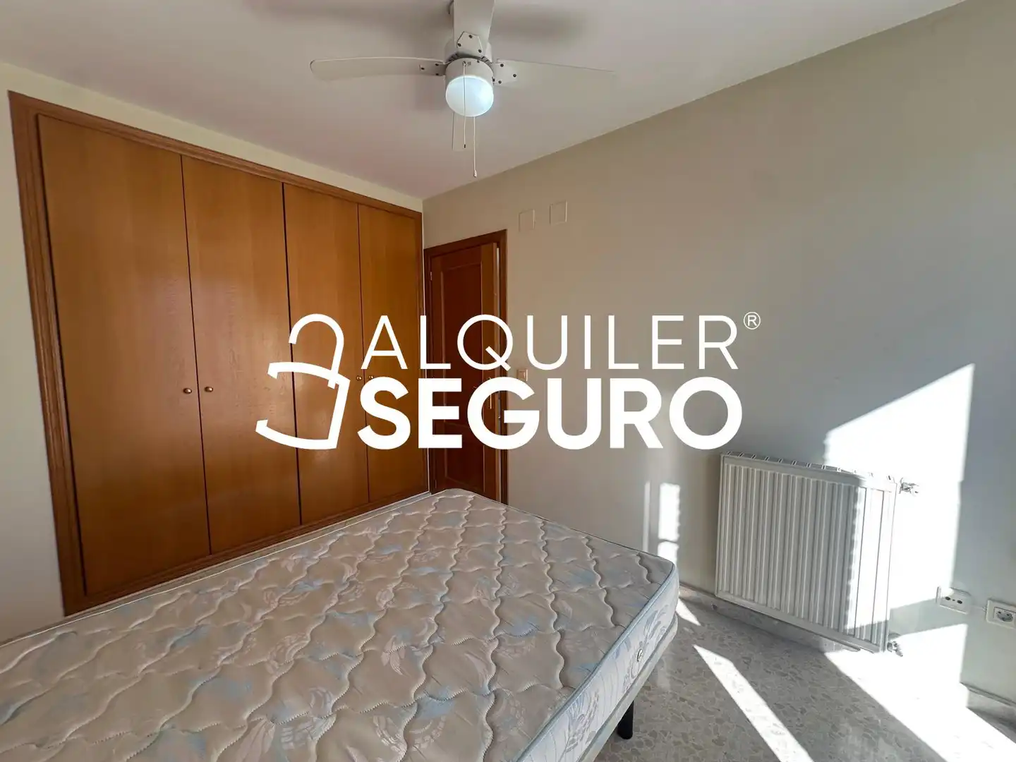 Habitación de Piso de alquiler en Valencia con Aire acondicionado y Amueblado