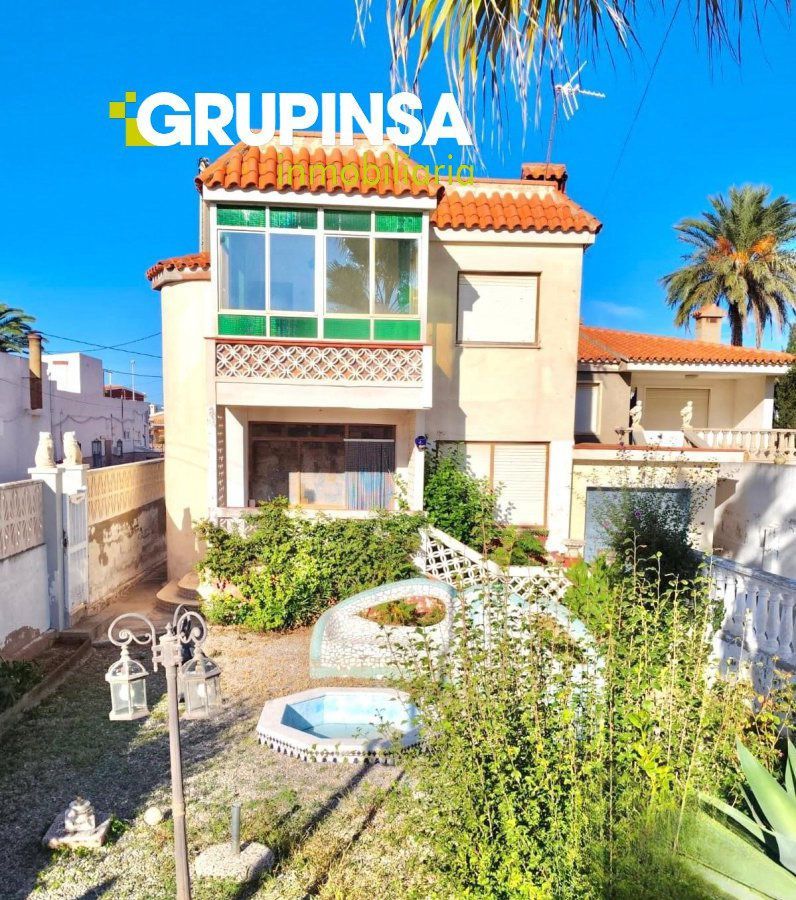 Vista exterior de Casa o xalet en venda en Almazora / Almassora amb Jardí privat