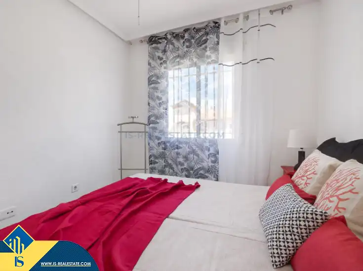 Dormitori de Casa o xalet en venda en Torrevieja amb Terrassa, Moblat i Piscina comunitària