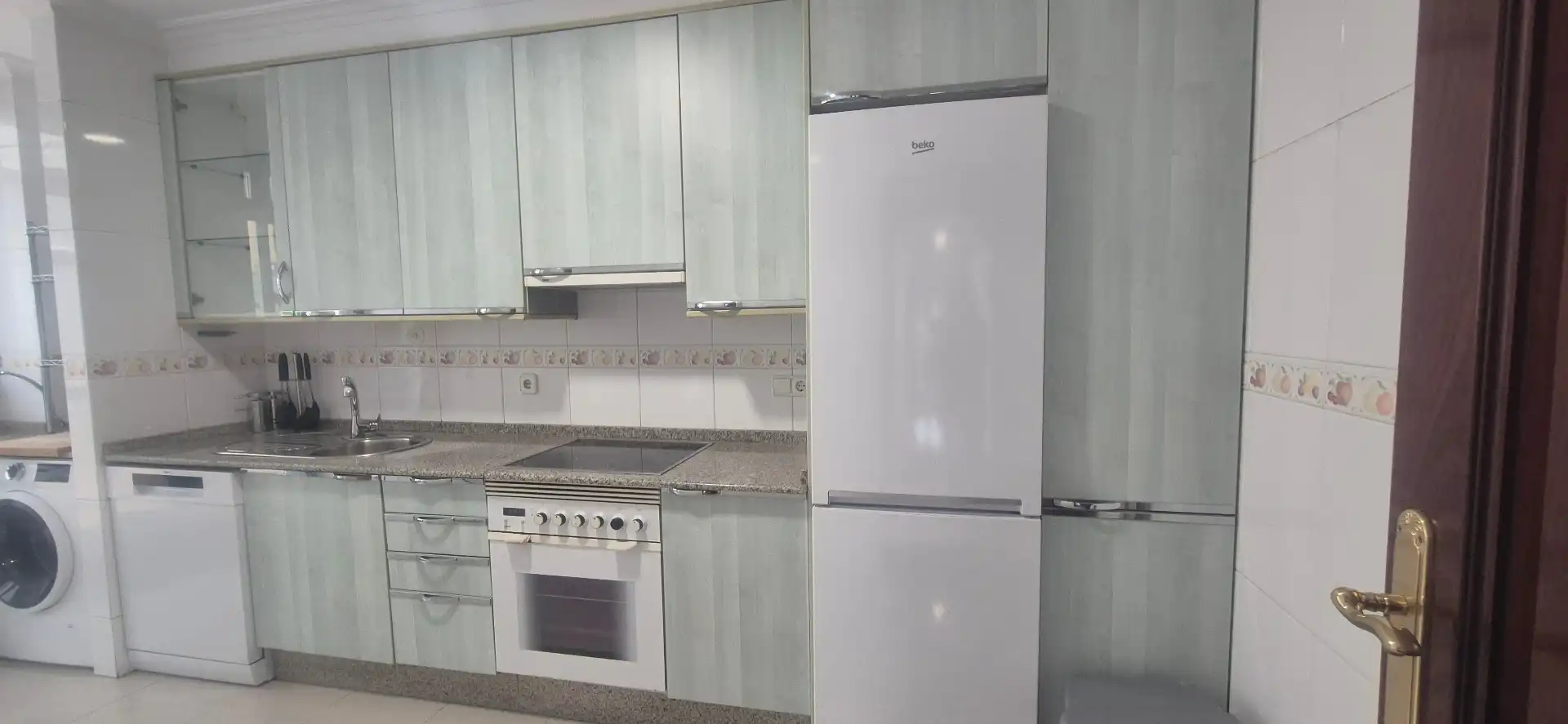 Kitchen of Flat for rent in Vigo   with Heating, Parquet flooring and Storage room
