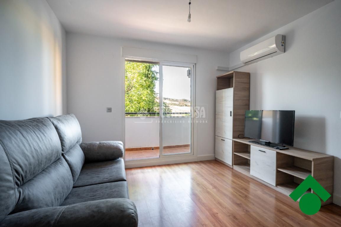 Living room of Flat for sale in Calicasas  with Air Conditioner, Heating and Parquet flooring