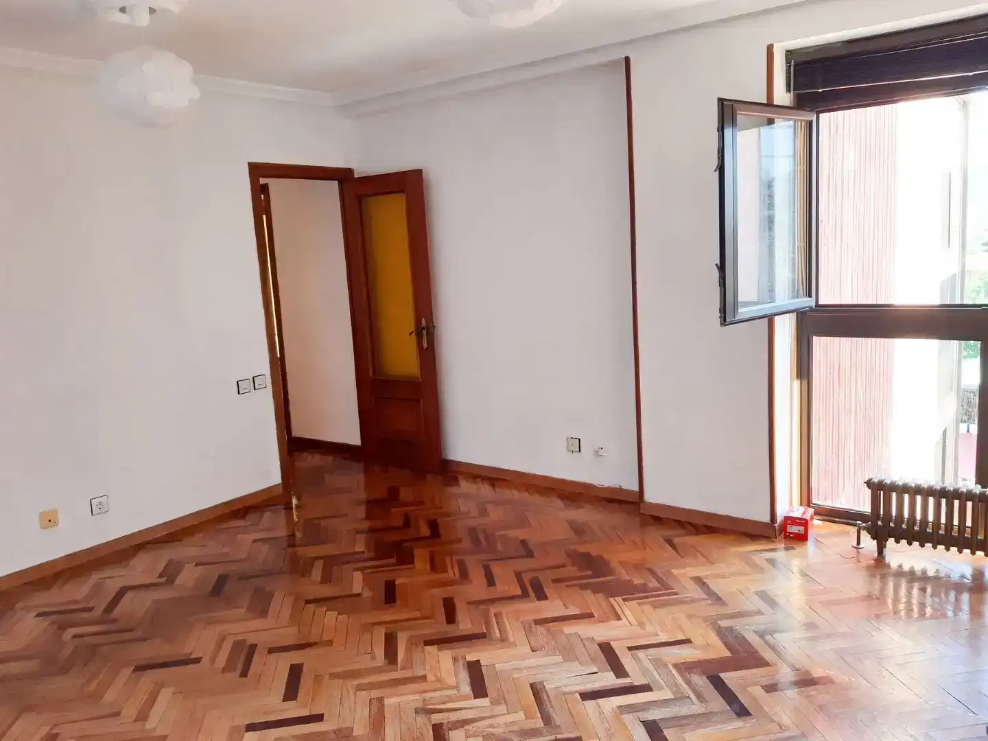 Habitación de Piso en venta en Oviedo  con Jardín privado, Parquet y Trastero