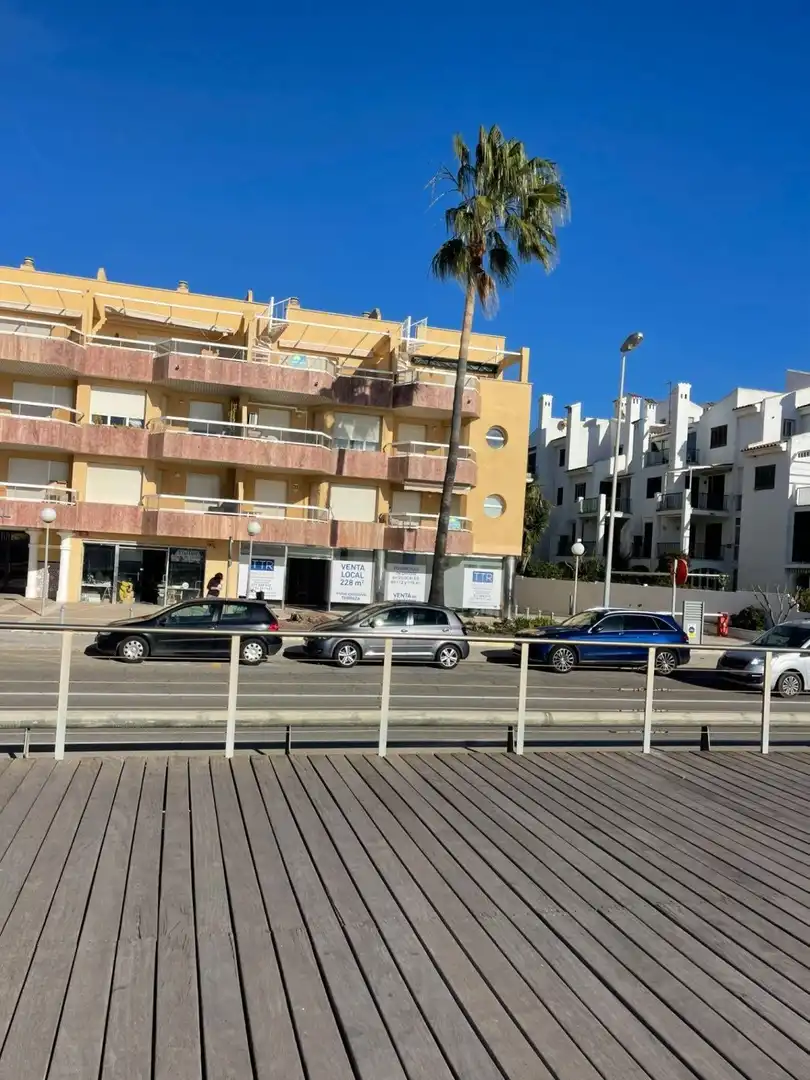 Vista exterior de Local de alquiler en Cambrils con Terraza