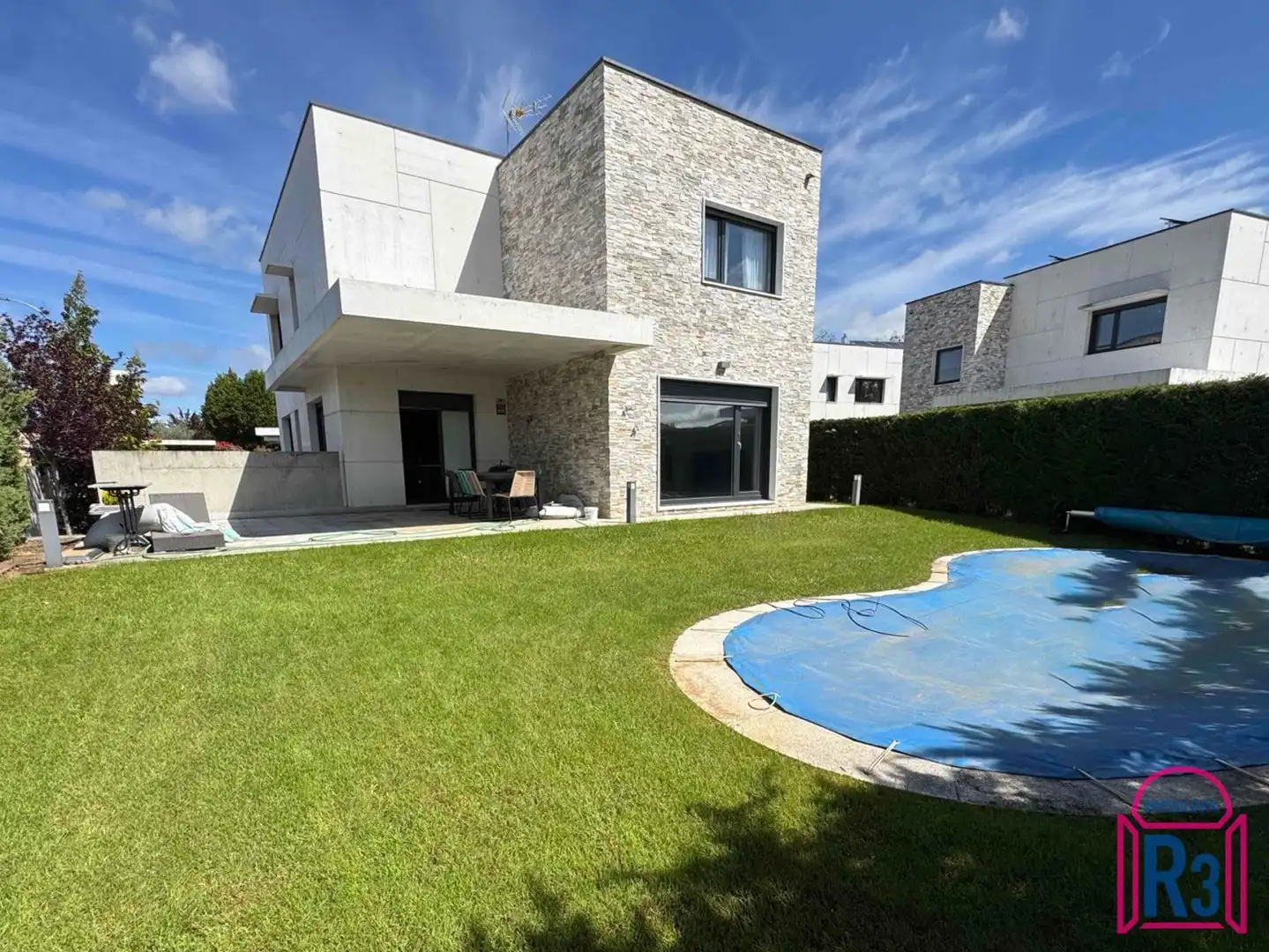 Jardí de Casa o xalet en venda en León Capital  amb Calefacció i Piscina