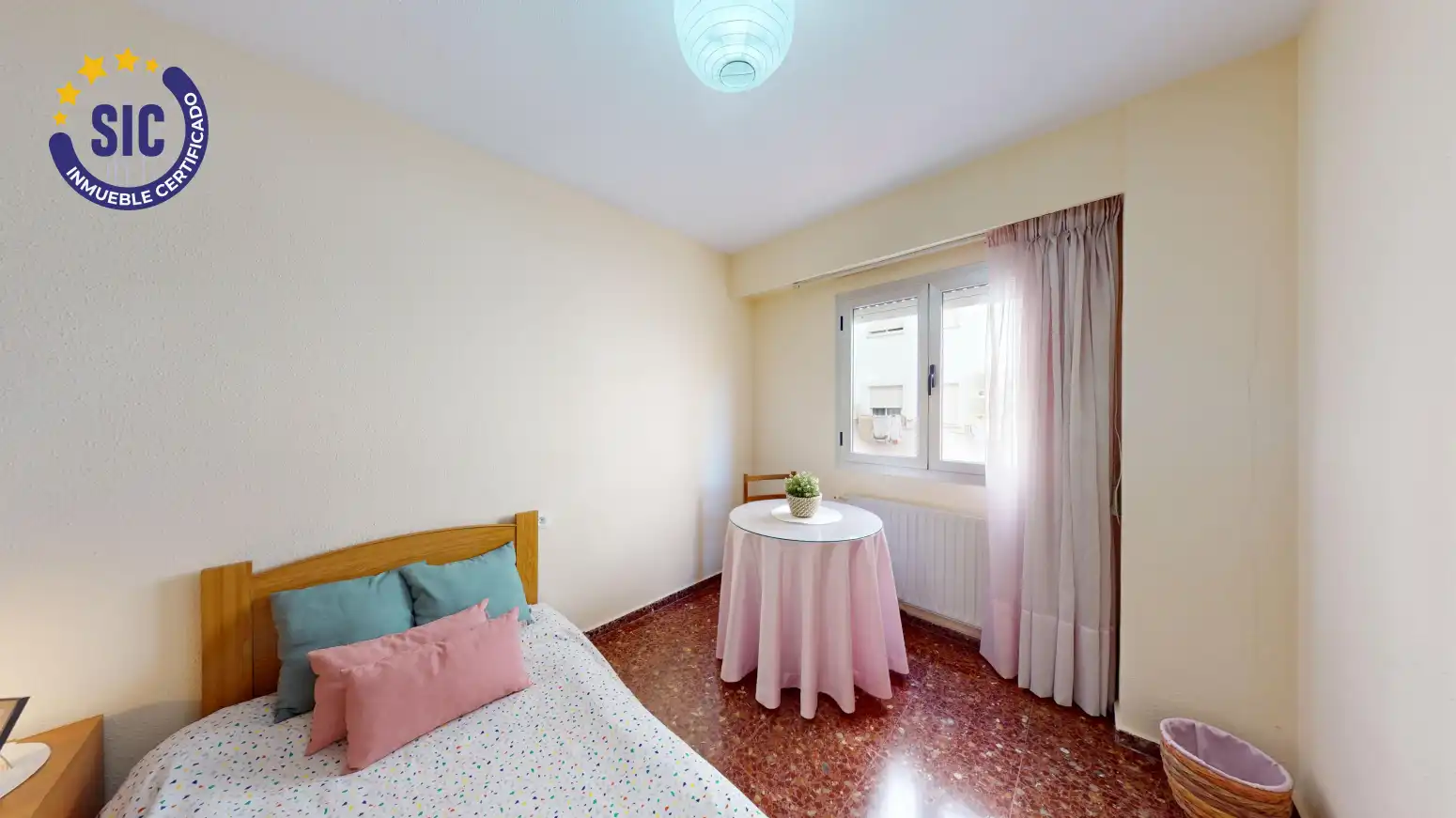 Habitación de Piso en venta en Valencia con Calefacción y Amueblado