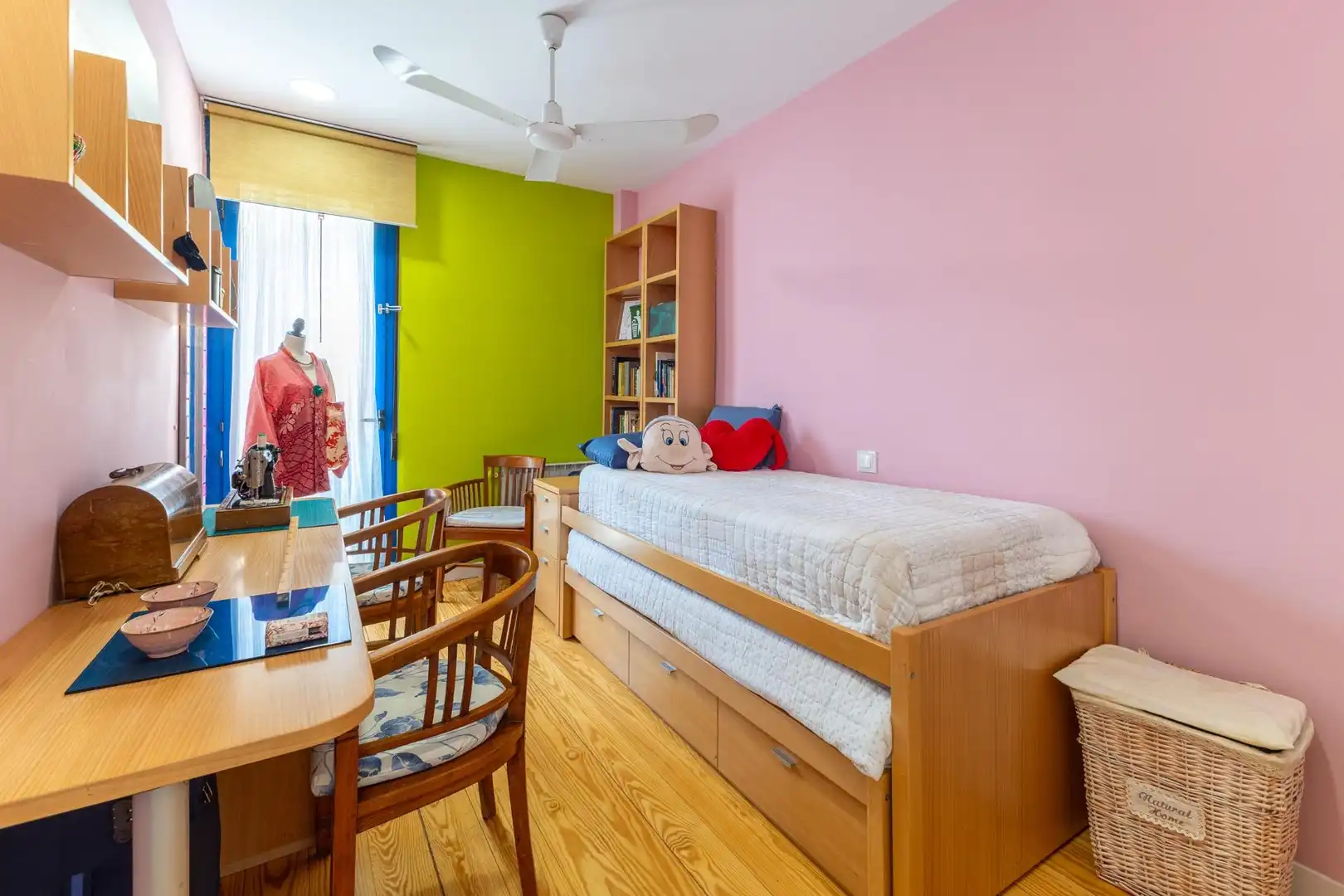 Dormitori de Casa o xalet en venda en Madrid amb Aire condicionat, Calefacció i Jardí privat