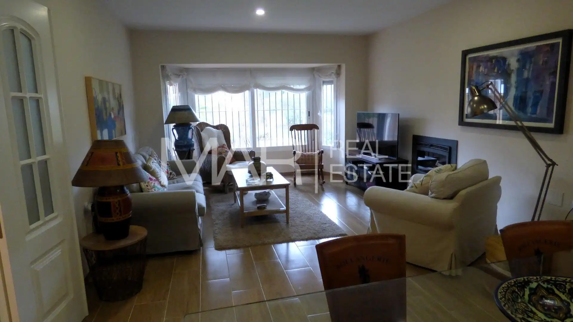 Sala d'estar de Casa o xalet en venda en Chiclana de la Frontera amb Aire condicionat, Jardí privat i Terrassa