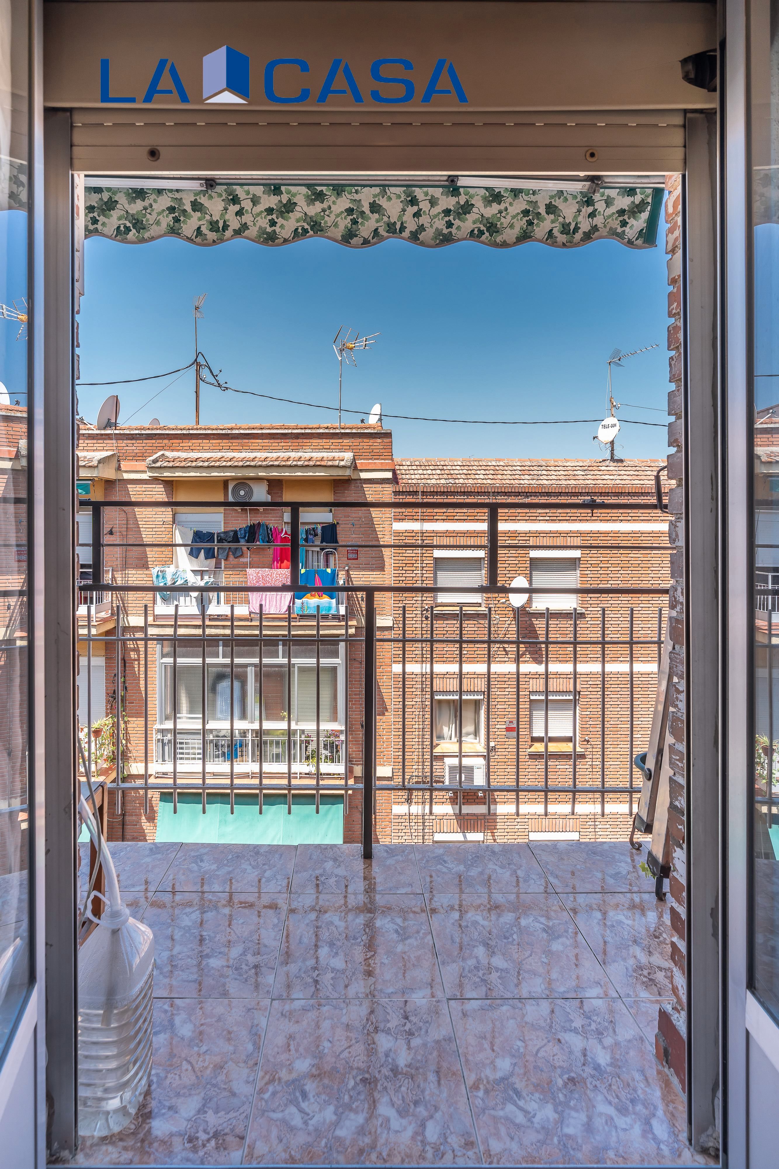 Vista exterior de Piso en venta en  Madrid Capital con Calefacción y Terraza