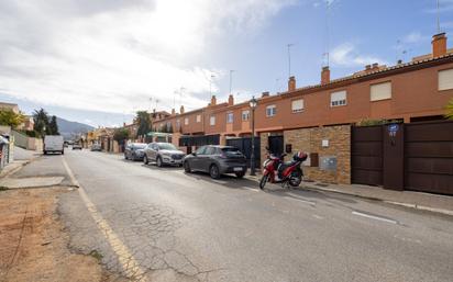 Vista exterior de Casa adosada en venda en Huétor Vega amb Jardí privat i Balcó
