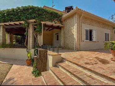 Villa mit Balkon zum Verkauf in Garbinet - Vistahermosa